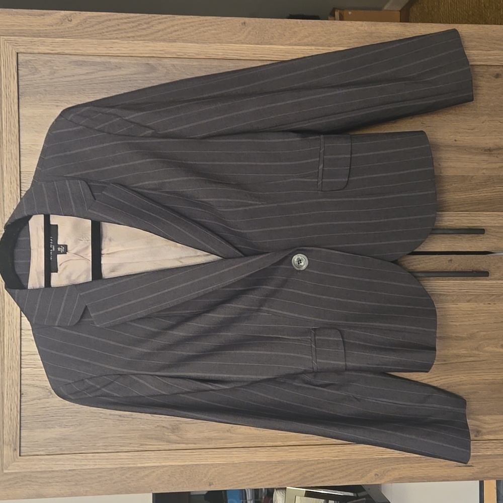 NINE WEST GRAY/WHITE PINSTRIPED BLAZER